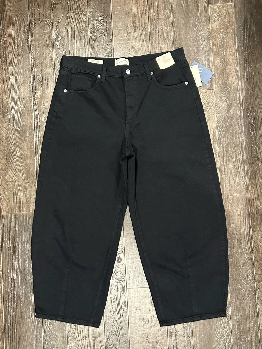 NWT Women’s Black Relaxed Fit Jeans - Picture 1 of 5